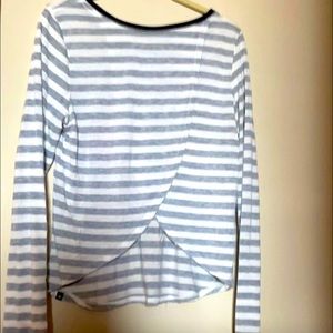 Hurley long sleeve, cute back
